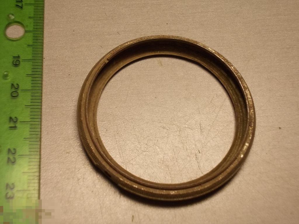 Часть корпуса  от старых часов.Латунь.