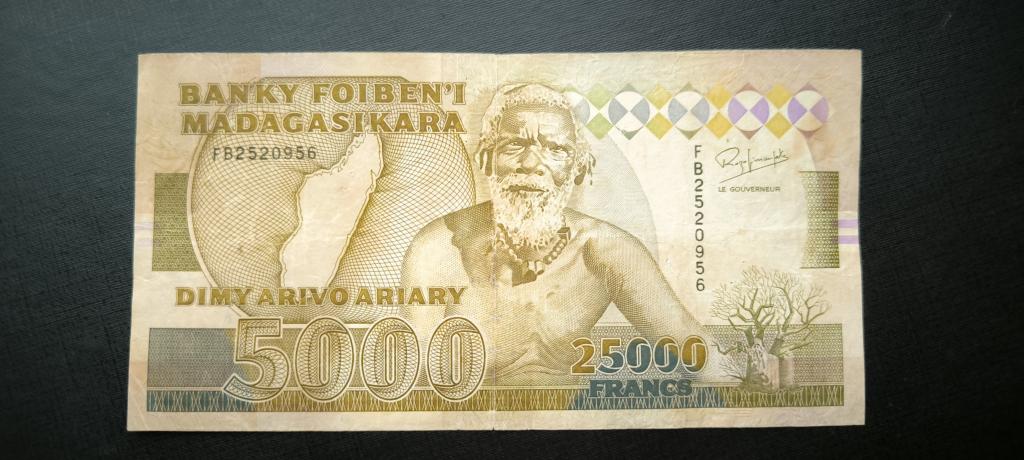 Мадагаскар 5000 ариари  25000 франков  1993