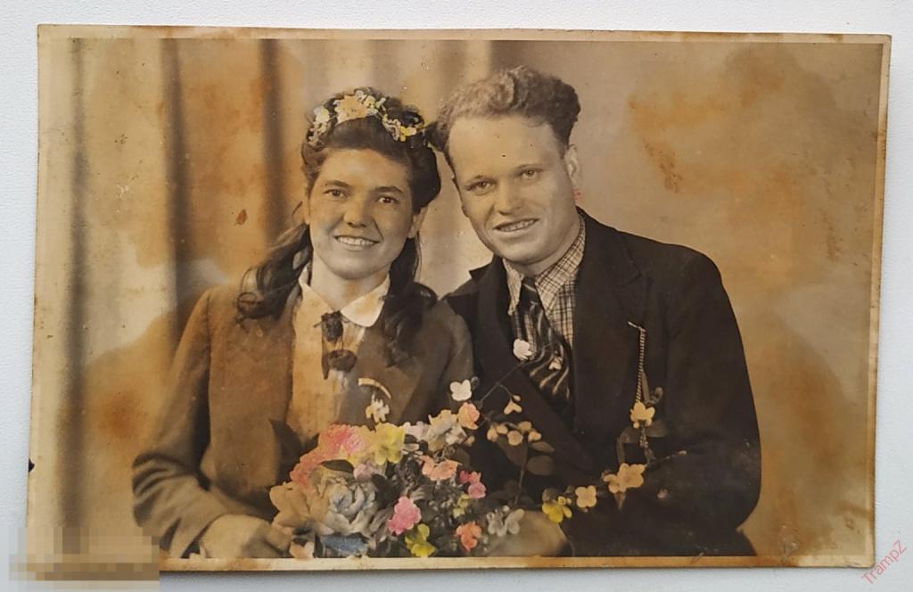 Фотография раскрашенная портрет пара влюбленные парень девушка, украшения брошь слоники букет #146