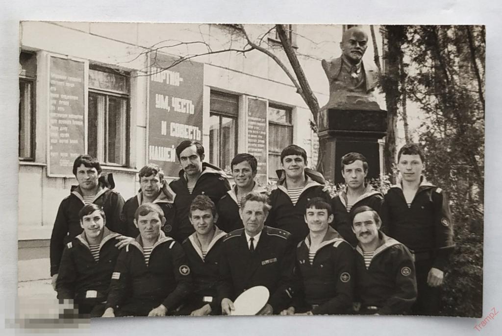 Фотография военнослужащие моряки матросы, мичман нашивка шеврон штат, бюст Ленин #147*
