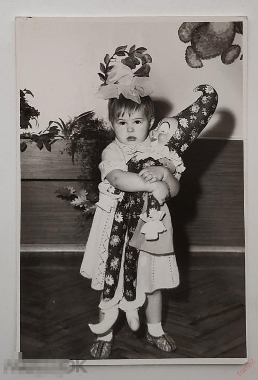 Фотография девочка игрушка арлекин клоун #148