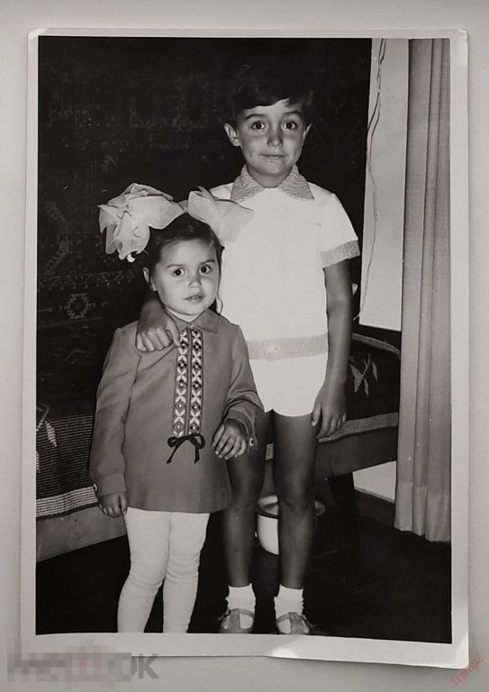 Фотография дети брат и сестра, мальчик в шортах, девочка платье бант #147