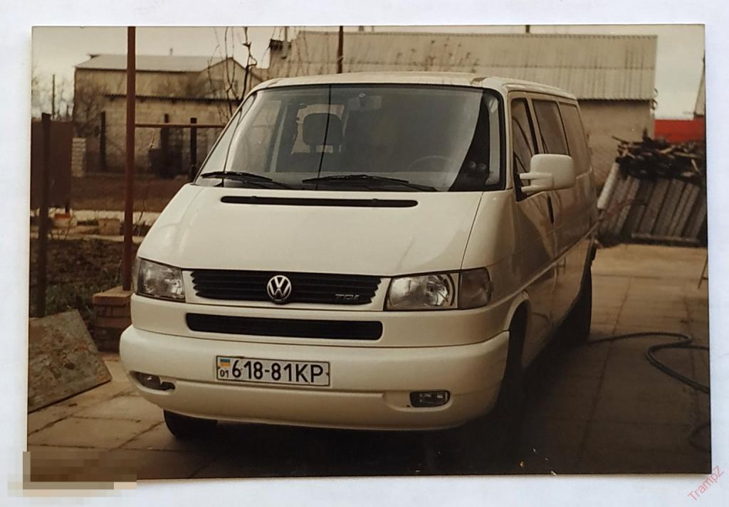 Фотография цветная автомобиль микро автобус Volkswagen T4 Фольксваген автомобильные номера Крым #150