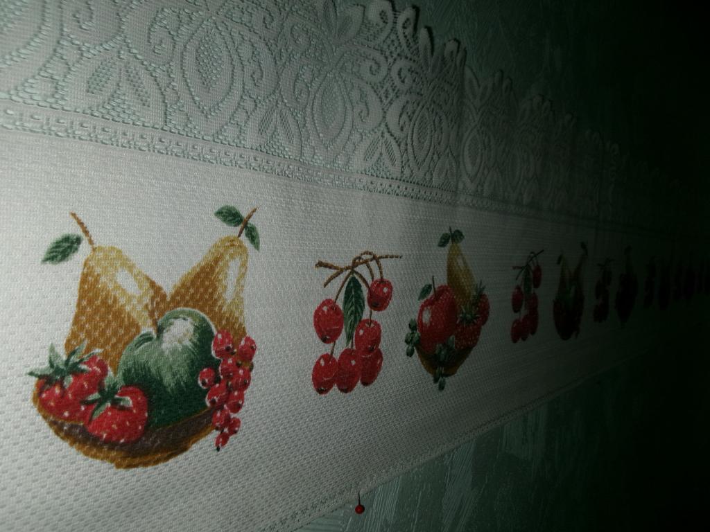 Кухонная дачная фруктовая штора-тюль.Длинная
