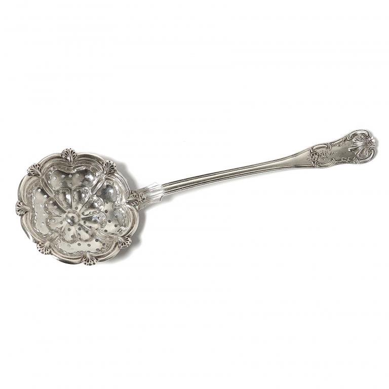 Серебряная сервировочная ложка-ситечко. Швеция, 1852 год