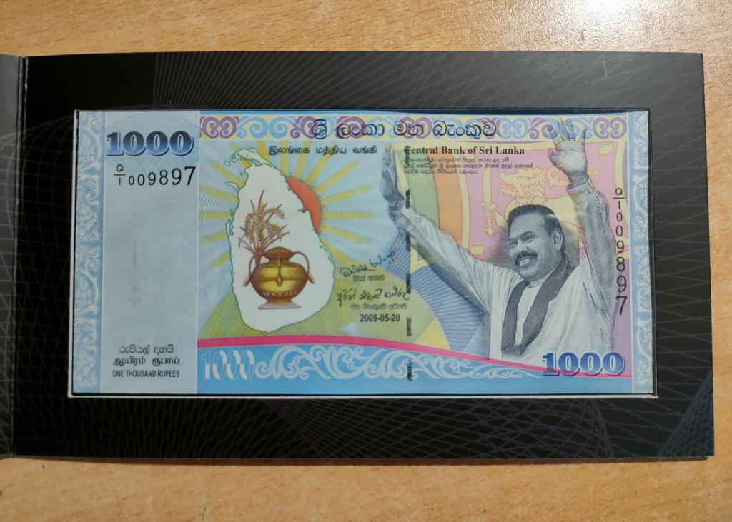 Шри Ланка 1000 рупий 2009 г. Памятная банкнота, в буклете. UNC