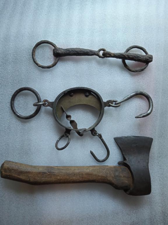 Антикварные весы и топор из СССР  - одним лотом