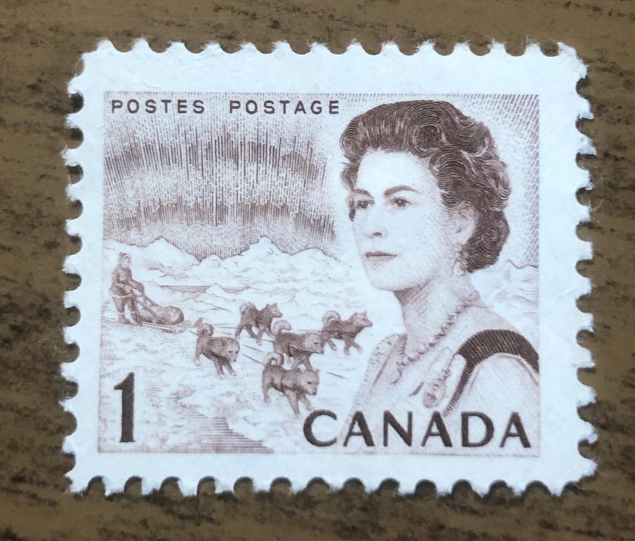 Марки Канада 1968 северное сияние и команда на собачьих упряжках