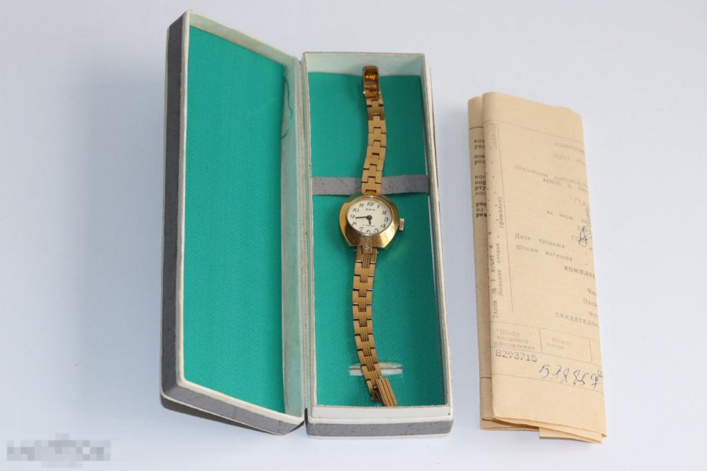 Наручные часы СССР Заря с браслетом Au1 комплект