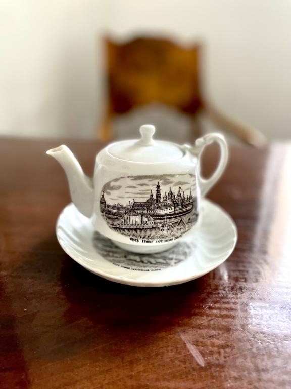 Чайник и блюдце "Видъ Троице Сергиевской Лавры"