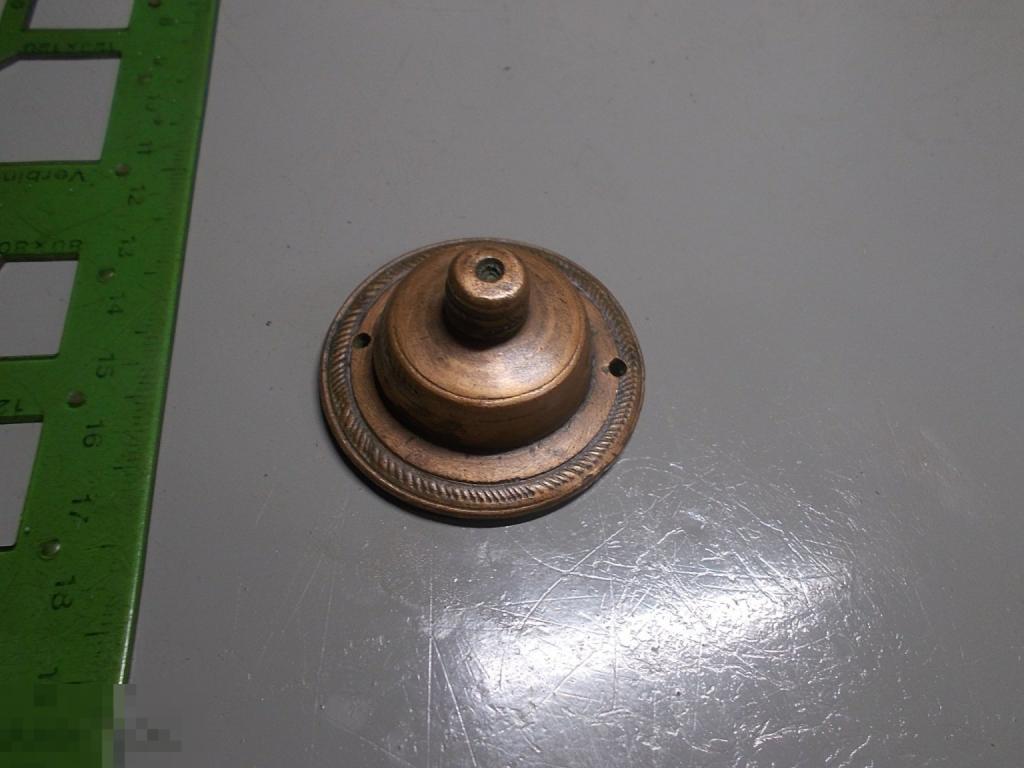 Крышка футляра от разновесов Гирьки 19 век Бронза