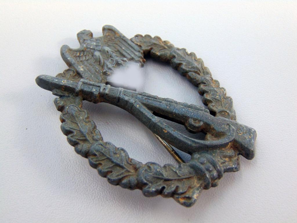 Пехотный штурмовой знак Hermann Aurich Dresden AH третий рейх
