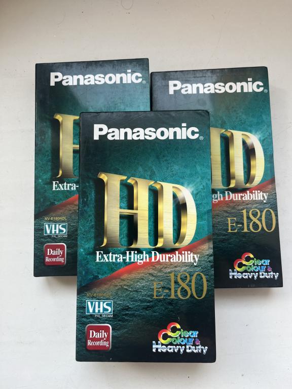 Видеокассета  Panasonik VHS E 180. Запечатанные. 3 штуки.