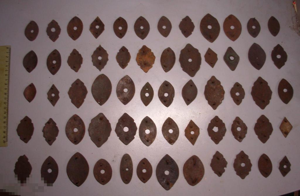 60 штук Бляхи конской упряжи Конина Бронза 18-19 век Оригинал