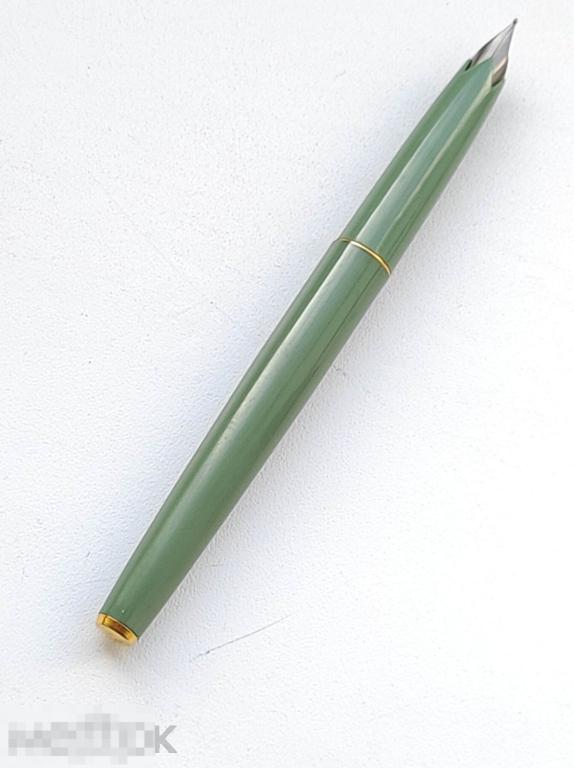 Ручка перьевая  АР  ХАРЬКОВ чернильная  ЗОЛОТОЕ  ПЕРО  канцелярия  Советская СССР   Новая  РЕДКАЯ