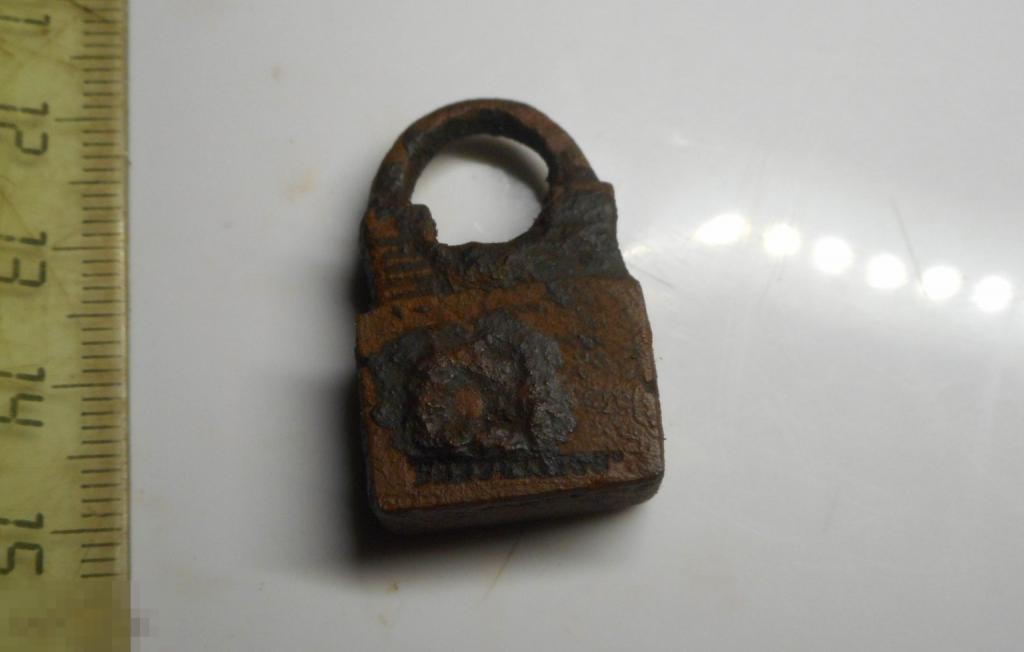 Замочек бронза Крохотный Клеймо Старинный  Оригинал
