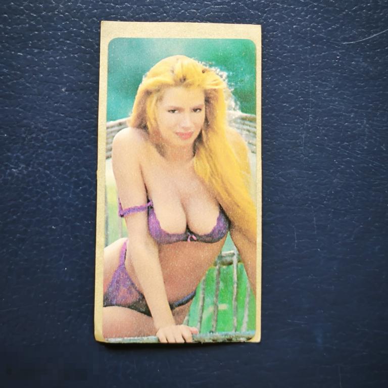 Вкладыш НАКЛЕЙКА  эротика в купальнике  девушка НЮ  от жвачки  жевательная резинка фантик