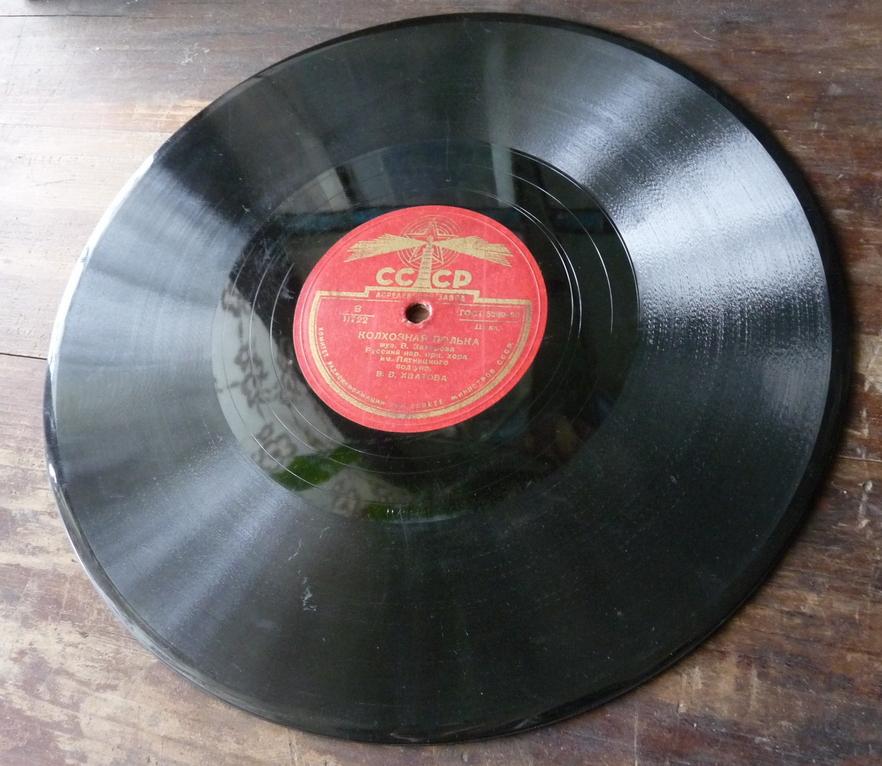 Патефонная пластинка Апрелевский з-д, 1960-е, "Колхозная полька", "Разговор двух подруг"