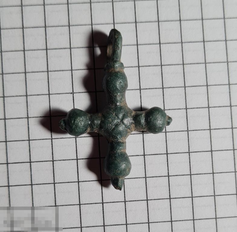 Крест шароконечный домонгол 11-13 вв. С узором в центре