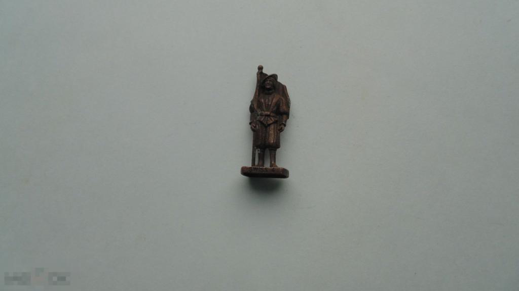 Солдатик с флагом из киндера (SWISS A)