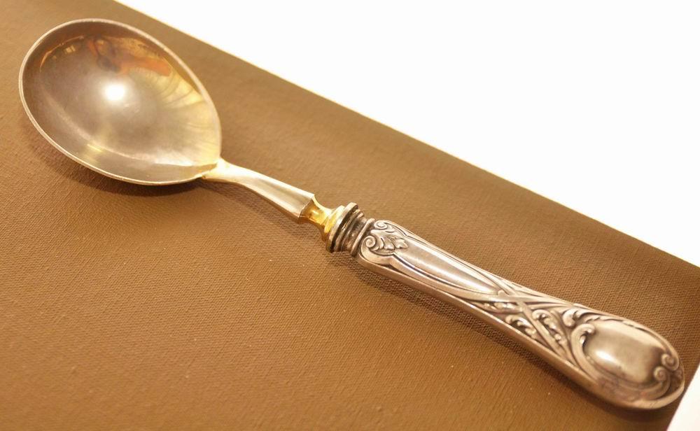 Сервировочная ложка с серебряной ручкой