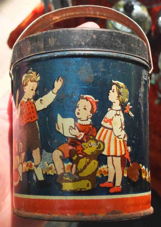 жестяная коробка из-под конфет, начало 1950х гг, СССР