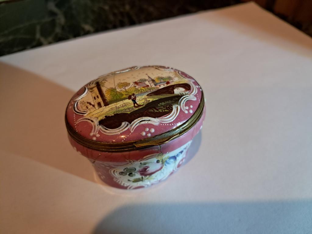 Эмалевая табакерка. Англия. Середина 18го века.