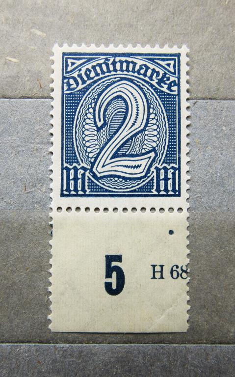 Германия Рейх 1923 г. Веймарская Республика Стандарт 1мар. нижн. поле.**MNH OG
