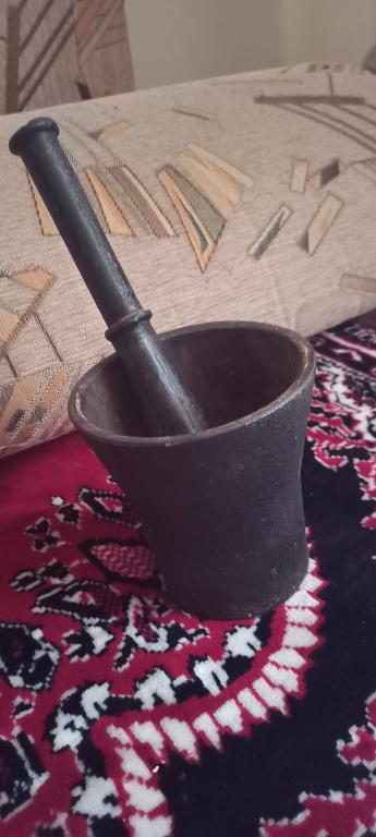 Ступка чугунная старинная с пестиком артель.Довоенная.