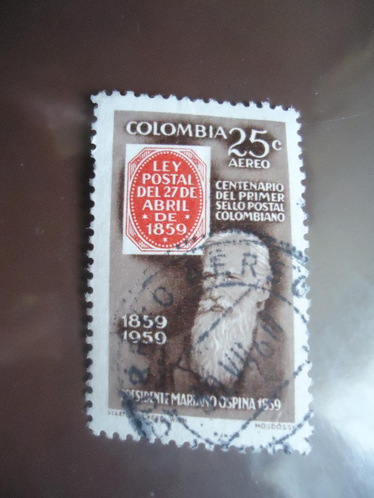 1959 г.  Колумбия  гаш. с клеем.