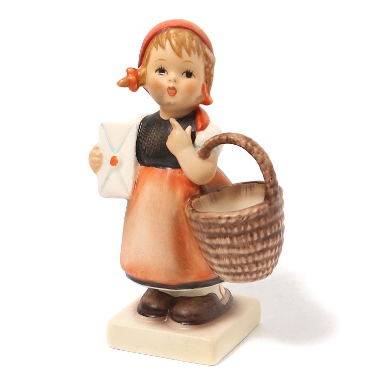 Фарфоровая фигура "Девочка с корзиной и письмом". Goebel