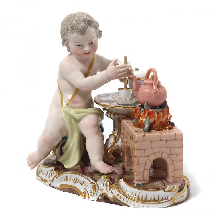 Фарфоровая фигура Путти за чайным столиком. Meissen