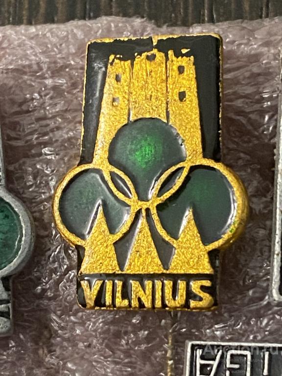 Значок Значки VILNIUS Вильнюс. Литва. Прибалтика. БАШНЯ. ЗЕЛЕНЫЙ.. ЖЕЛТЫЙ МЕТАЛЛ