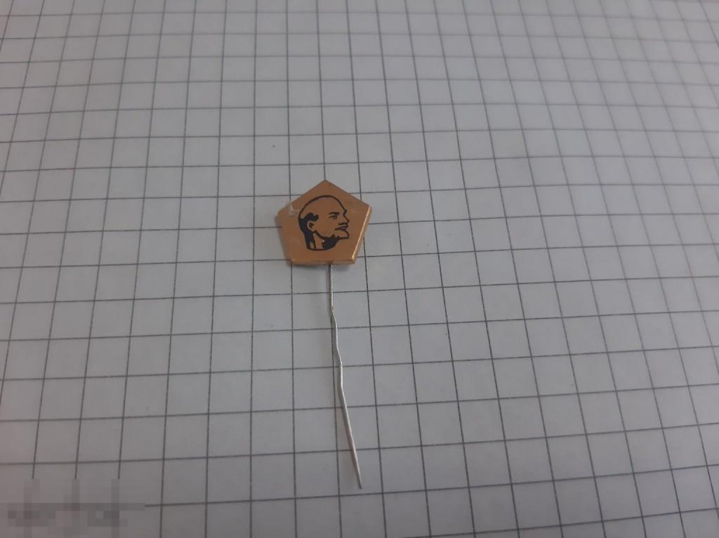 Значок  В И Ленин  2 в