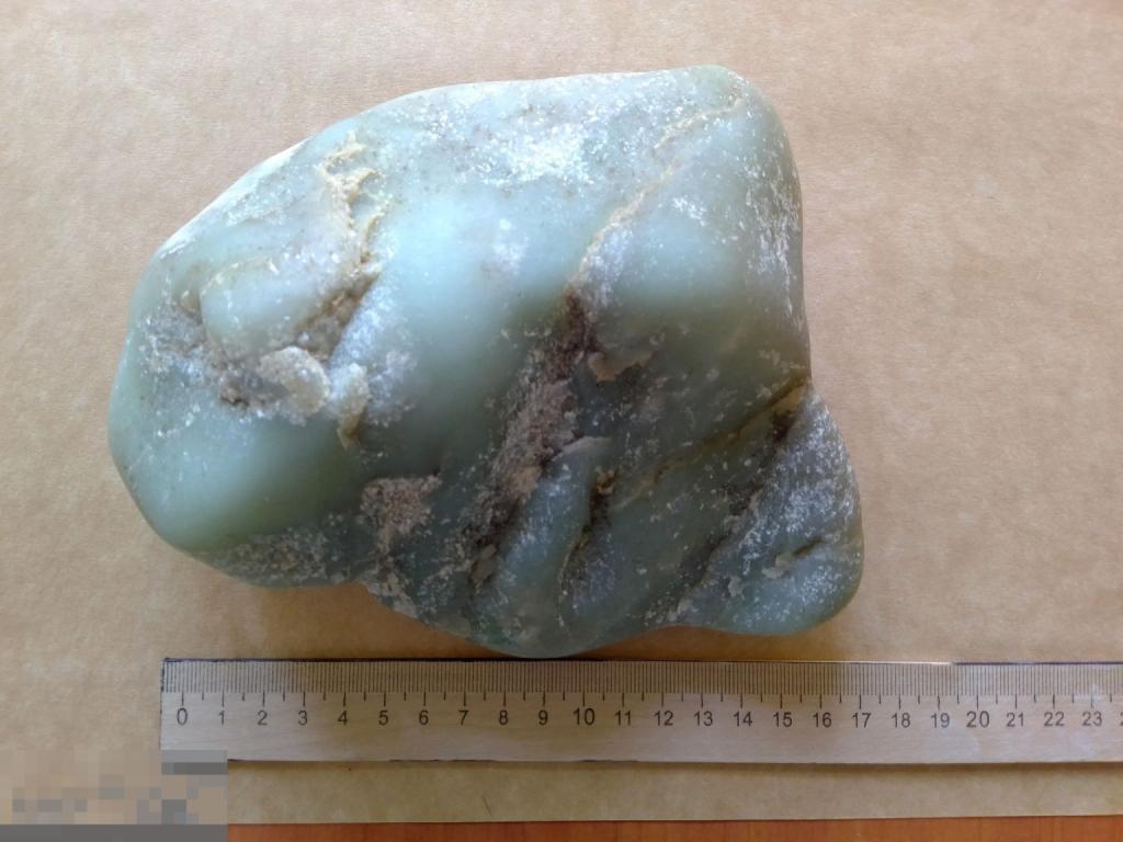 Нефрит окатыш пресс-папье 1,7 кг