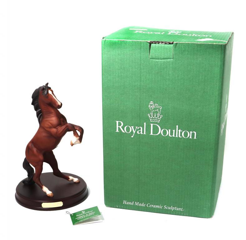 Керамическая фигура "Вздыбленный конь" на подставке. Royal Doulton.