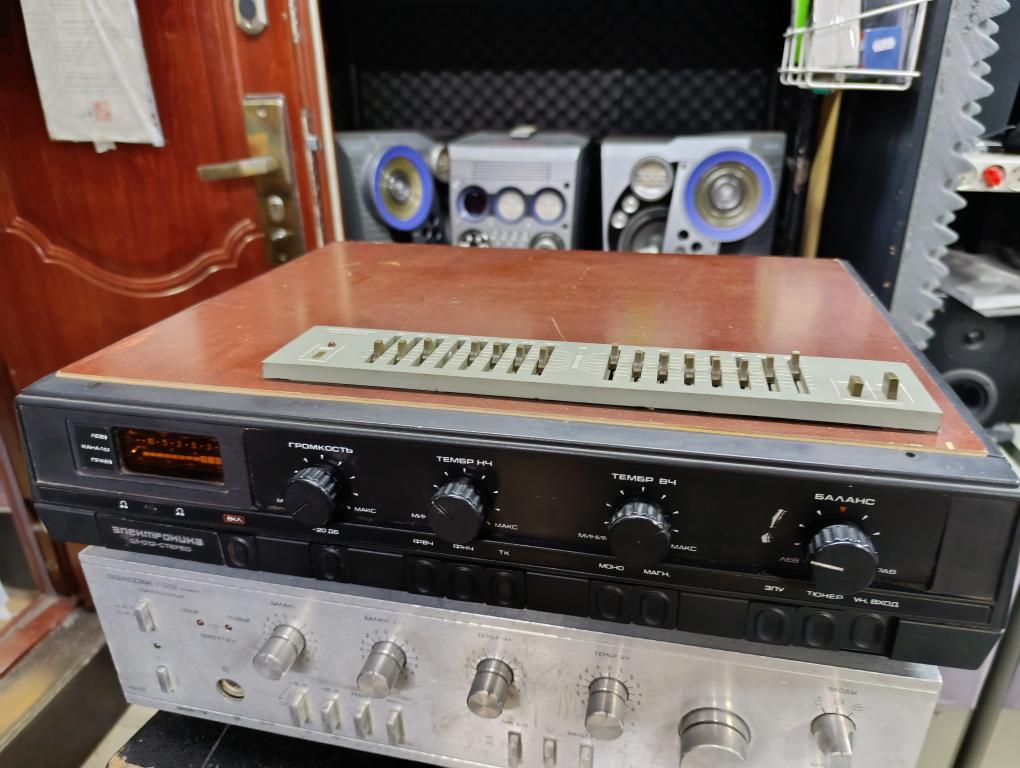 Усилитель с эквалайзером Электроника Д1-012