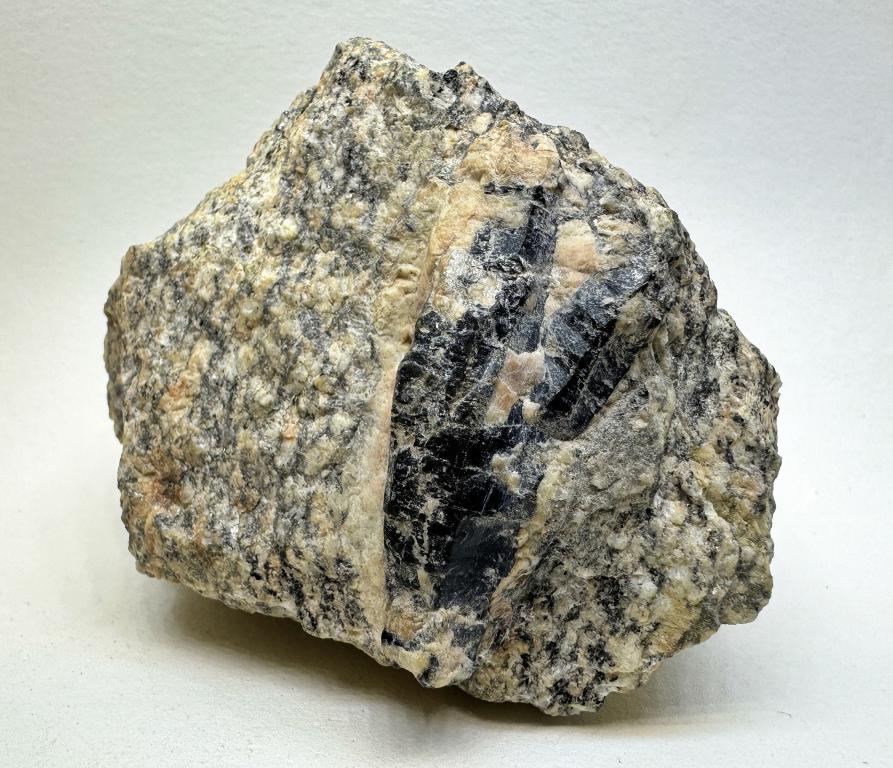 Корунд, сросток кристаллов в породе. Кабинетный образец