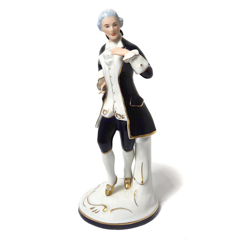 Фарфоровая фигура "Танцующий кавалер". Royal Dux