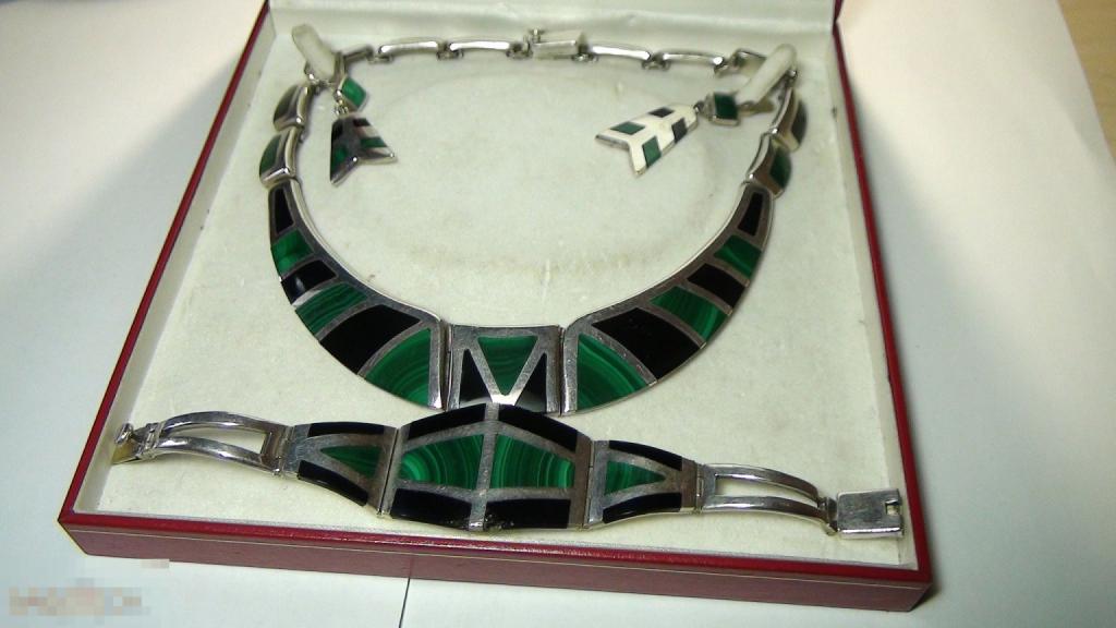 Колье ,браслет ,серьги  960 проба 250,2гр.