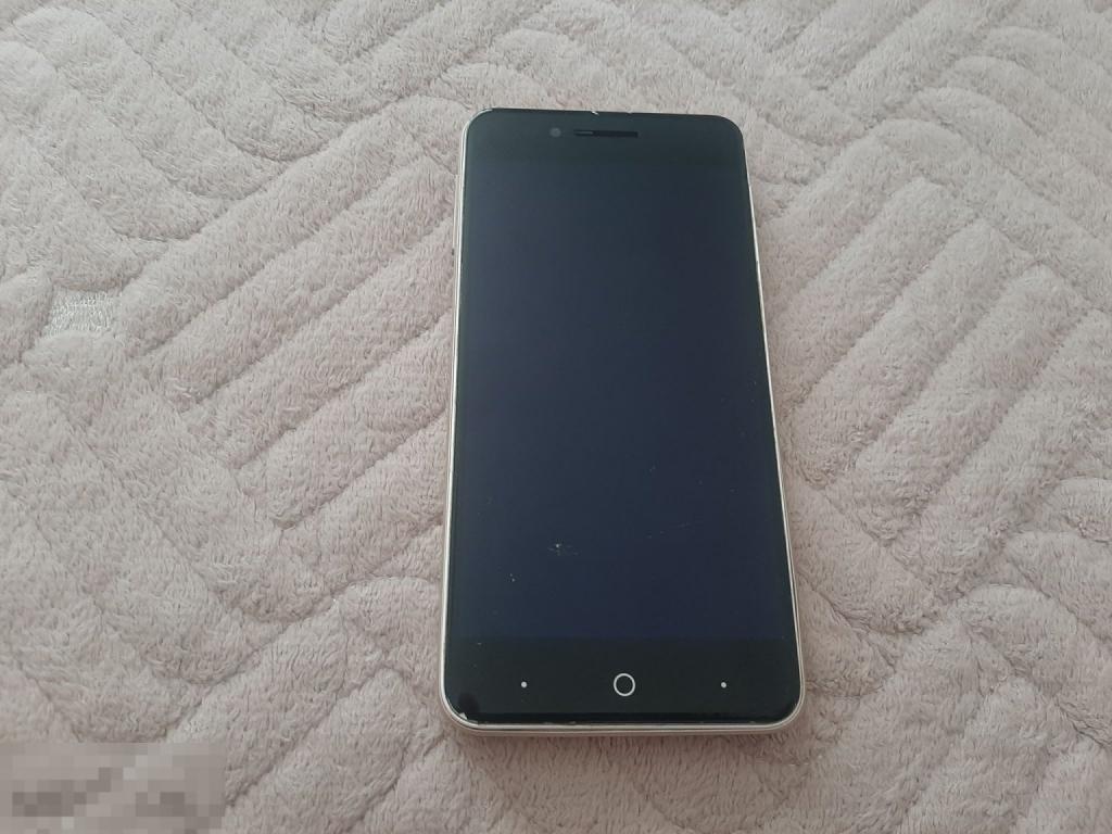 Смартфон ZTE на запчасти
