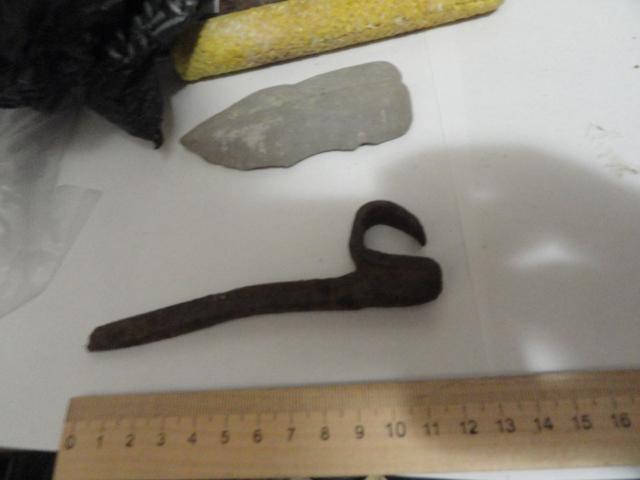 Шпилька колеса старинной телеги. Нецелая?