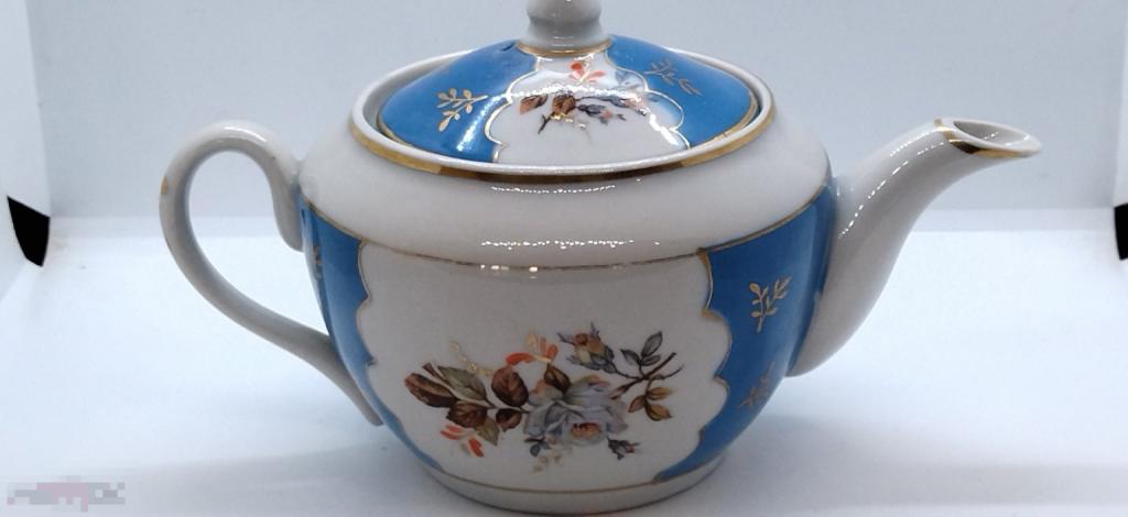 ЧАЙНИК  ДО 1954 года. ПОЛОННЕ ФАРФОР, КРЫТЬЁ, ПОЗОЛОТА СССР 600 мл