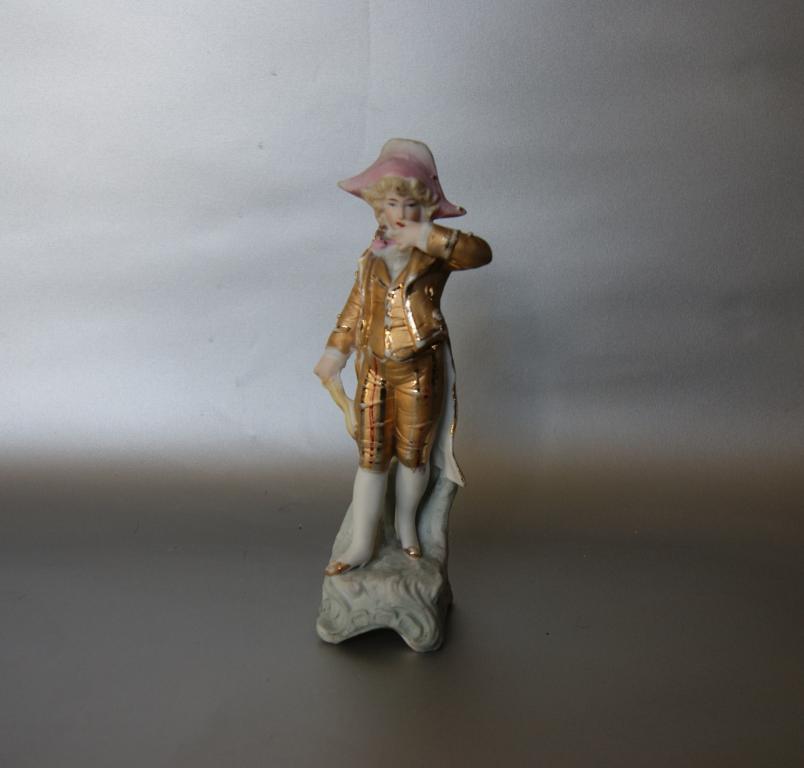 Антикварная фигурка Юноша старая Европа в коллекцию