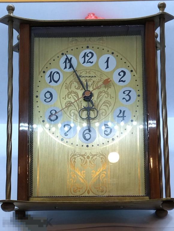 ЧАСЫ НАСТОЛЬНЫЕ "ЯНТАРЬ. "  СССР. ЛАТУНЬ, ДЕРЕВО. РАБОЧИЕ!