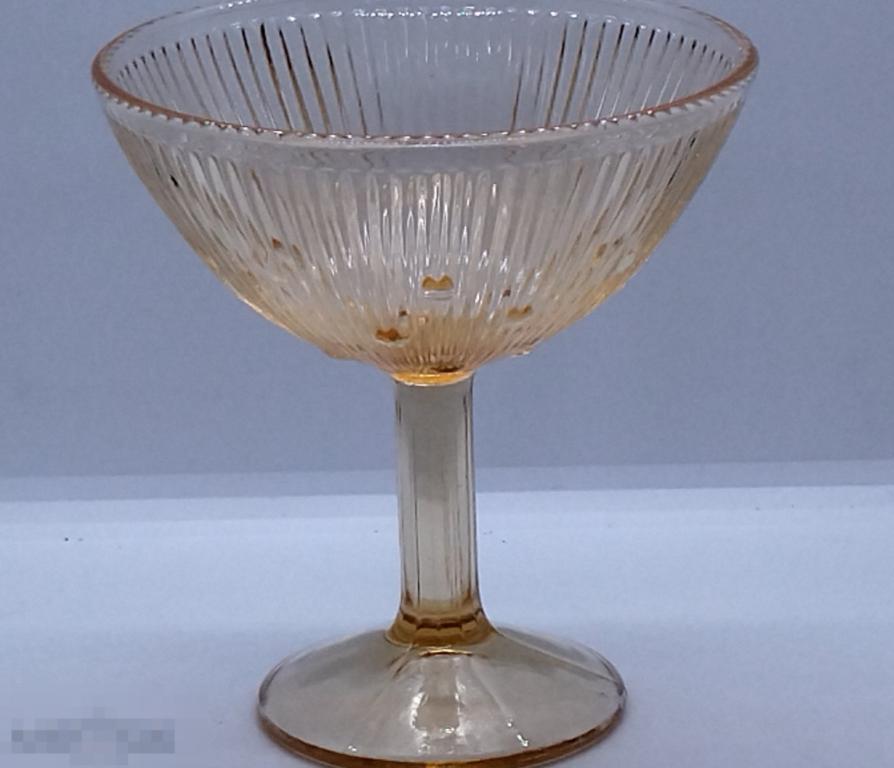 ВАЗОЧКА- КРЕМАНКА ЦВЕТНОЕ СТЕКЛО. СССР