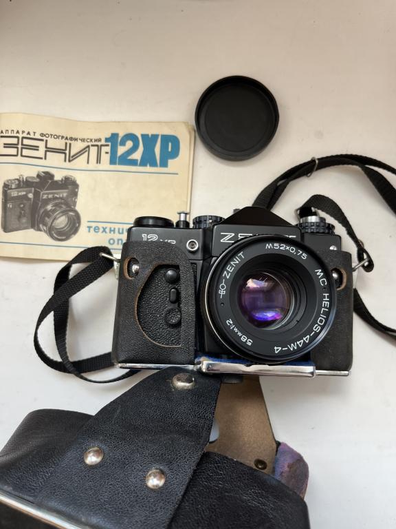 Фотоаппарат Зенит 12 xp. Helios-44M-4. СССР.