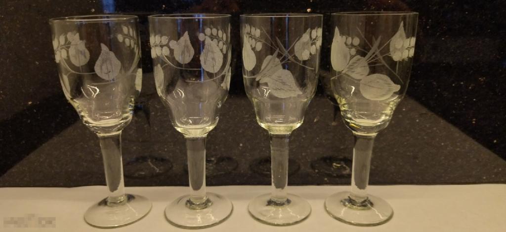 РЮМКИ. КОМПЛЕКТ 4шт. СТЕКЛО,ШЛИФОВКА. СССР