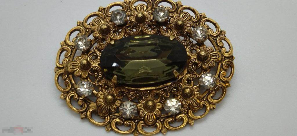 КРУПНАЯ БРОШЬ. 5*4 см ЧЕХОСЛОВАКИЯ. ВИНТАЖ.