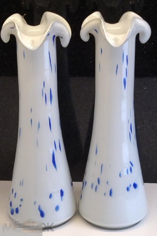 ПАРНЫЕ ВАЗЫ. МОЛОЧНОЕ СТЕКЛО, ВИНТАЖ